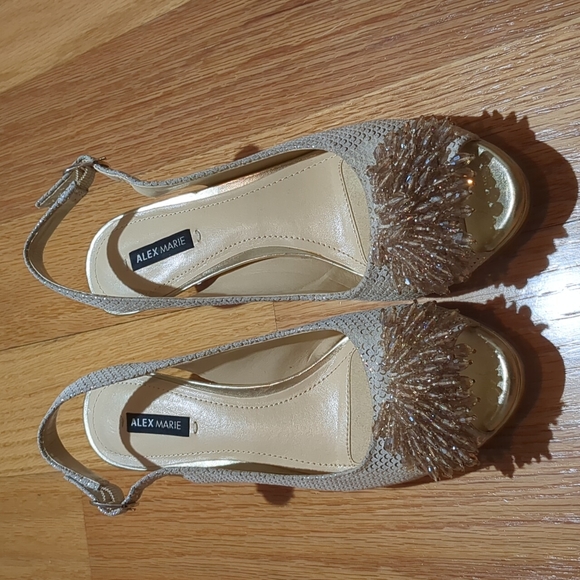 Alex Marie Gold Beaded Woman's Kitten Heels Prom Shoes Size 6M - Picture 2 of 8